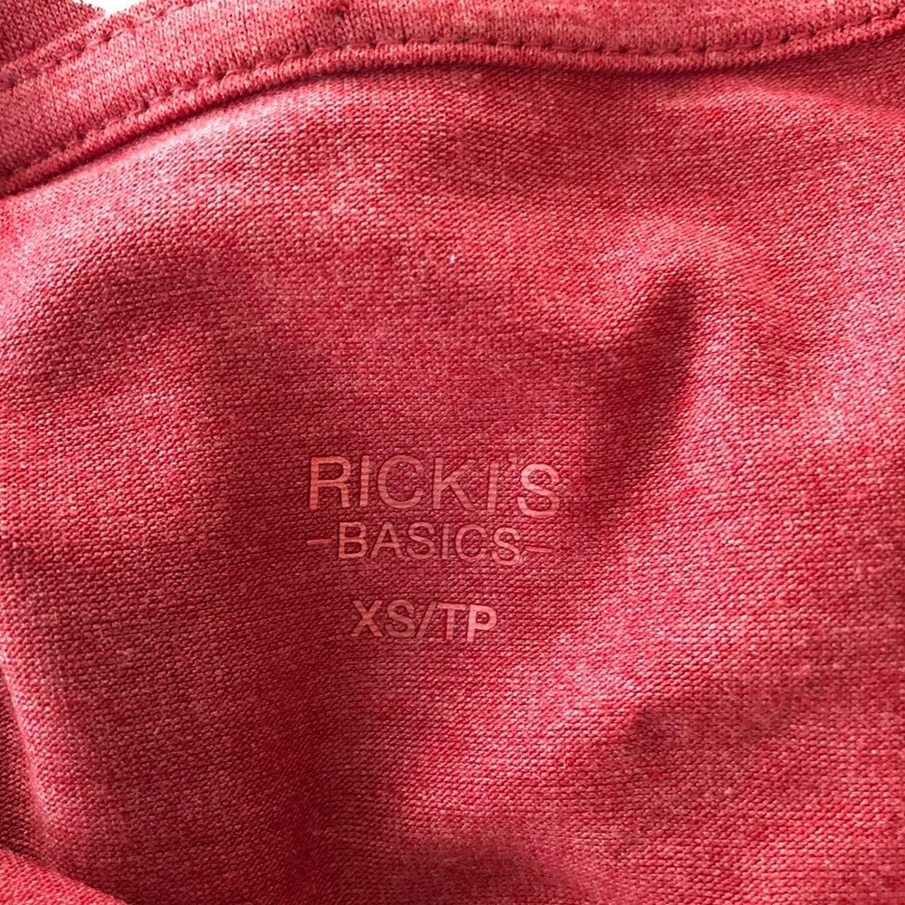 Ricki’s Basic Tee - Picture 4 of 6